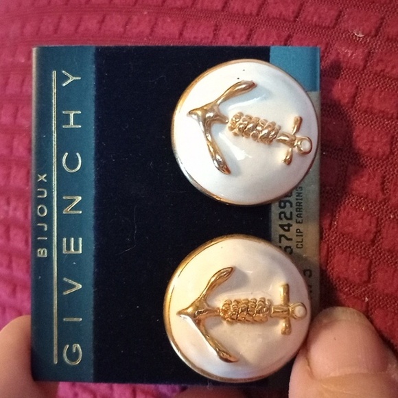 Givenchy vintage clip-on earrings - Picture 1 of 3